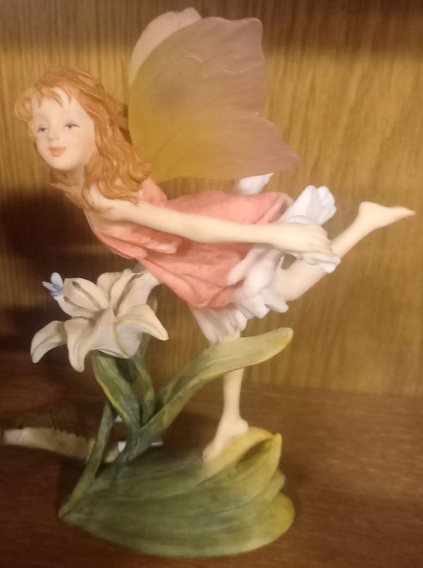 Statuette de fée en résine.