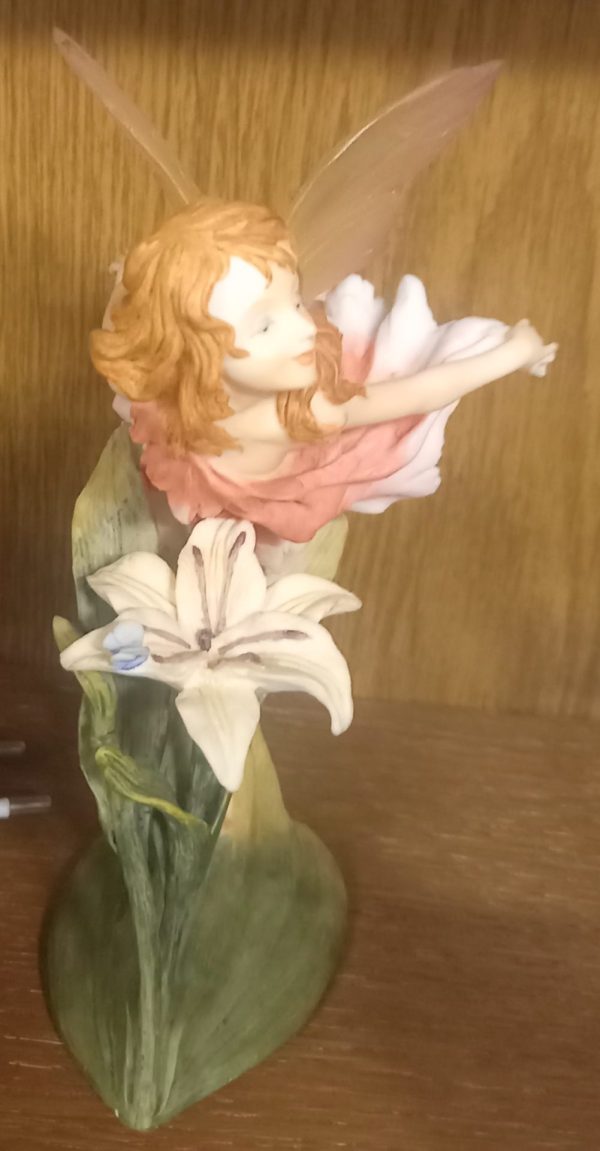 Statuette de fée en résine. – Image 2