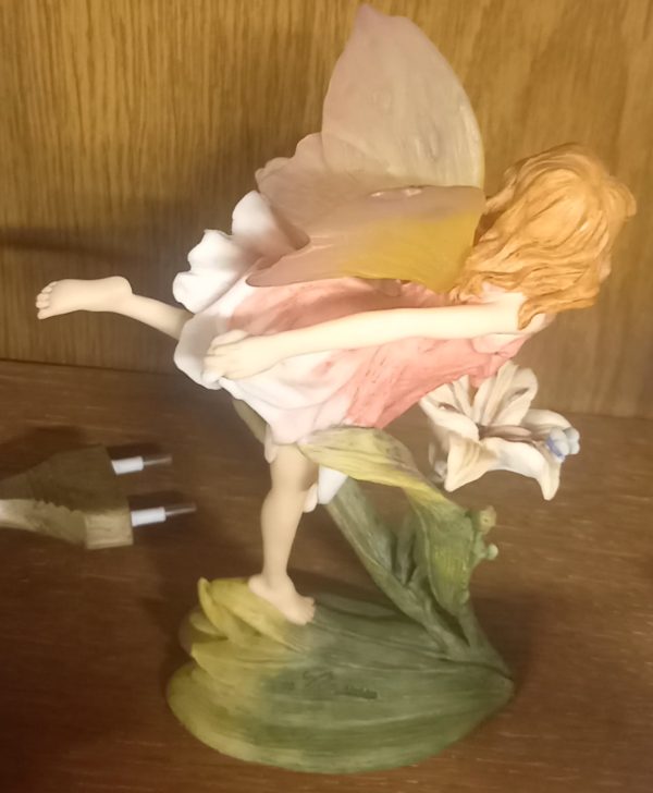 Statuette de fée en résine. – Image 3