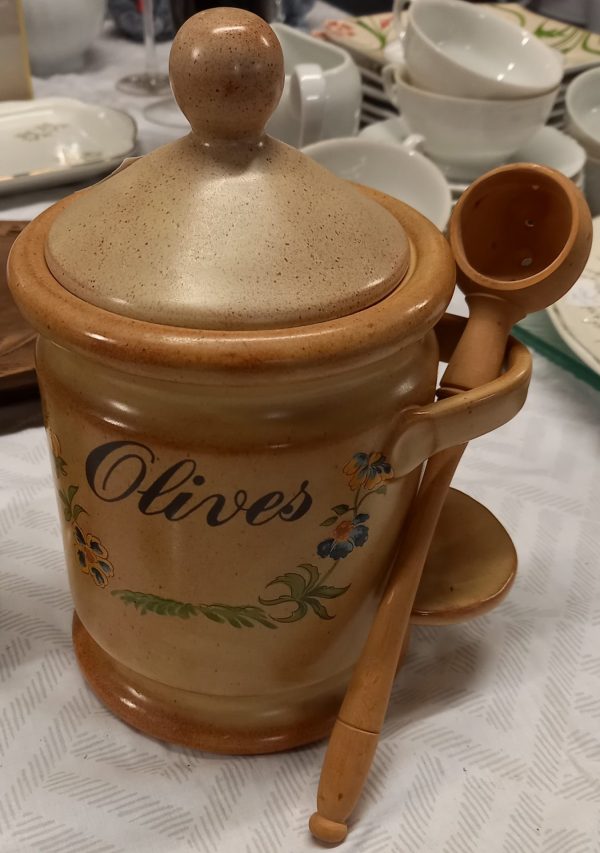Pot a olives en céramique.