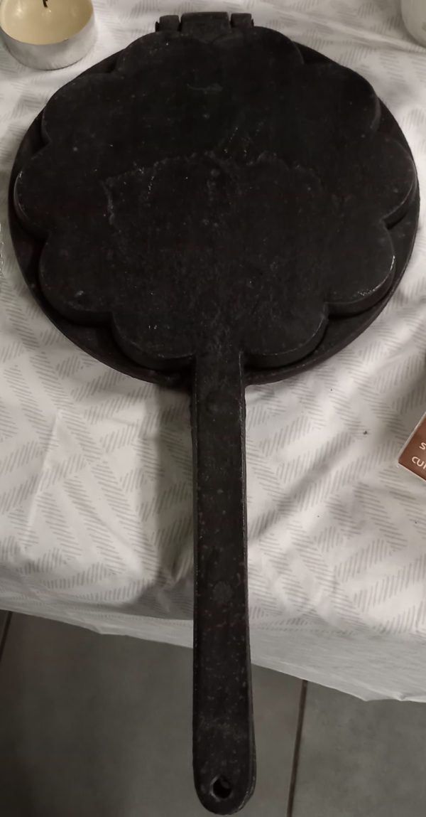 Poêle a gaufre en fonte. – Image 2