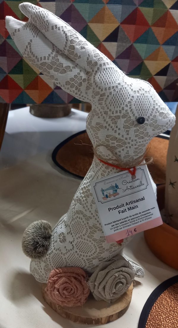 Lapin en tissu artisanale.