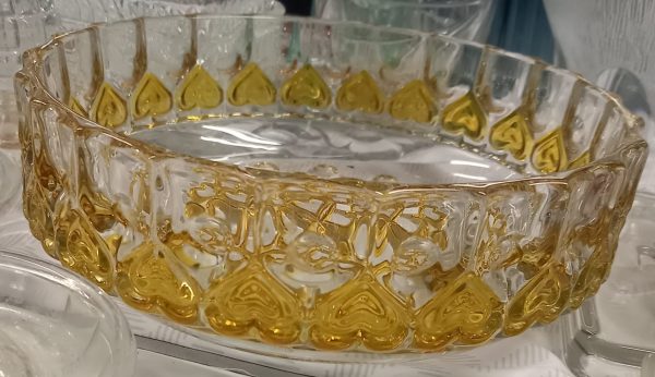 Saladier a motif de cœur en verre. – Image 3