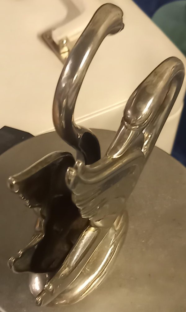 Statuette de cygnes en métal. – Image 3