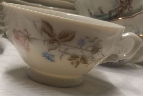 Lot de 6 tasses et assiettes en porcelaine Edelweiss. – Image 4