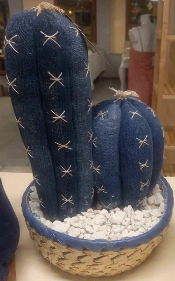 Cactus artisanal en jean. – Image 2