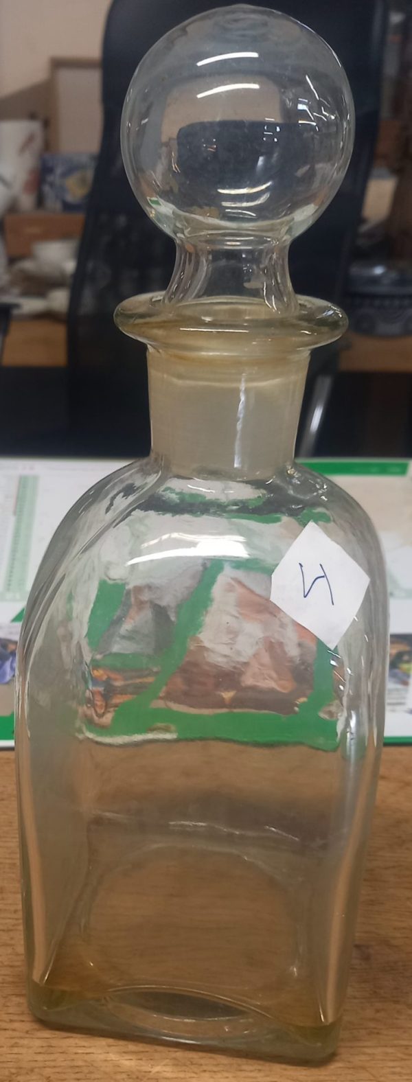 Bouteille en verre avec son bouchon. – Image 2