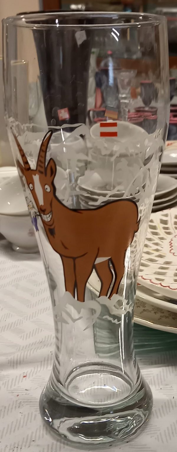 Verre a image de bouc.