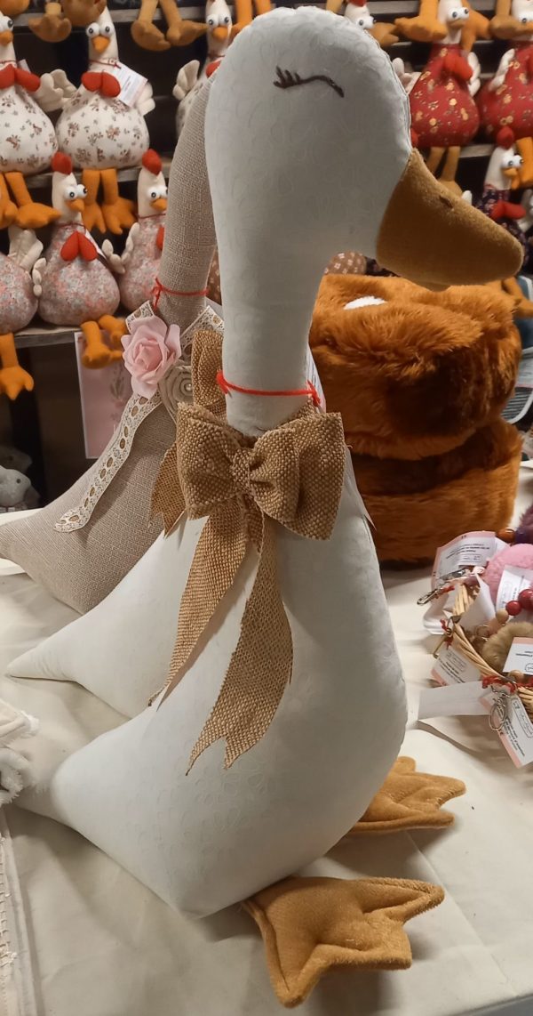 Oie artisanale en tissu.