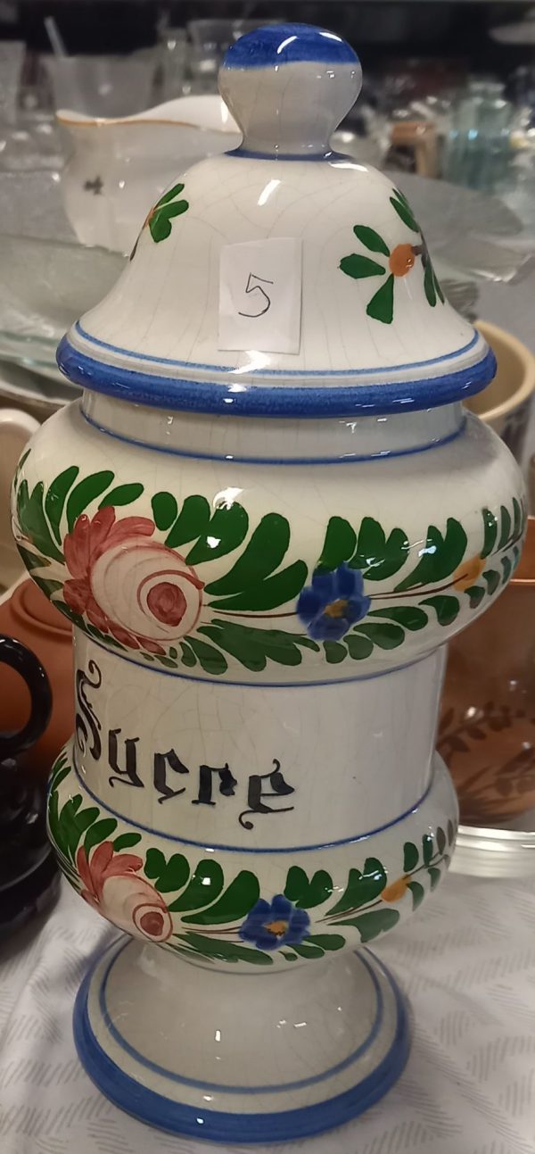 Sucrier a motif floral en porcelaine.