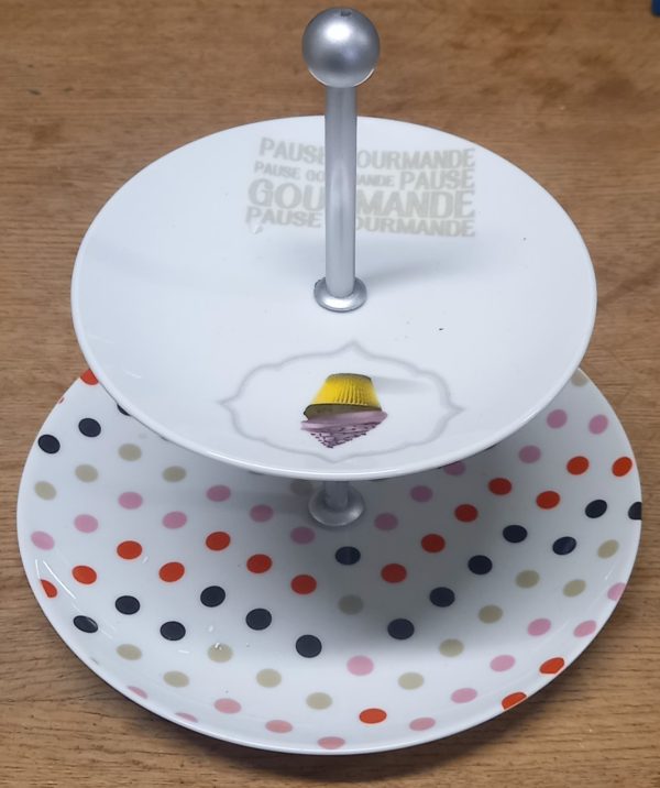 Petit plateau a gâteau a 2 étages.