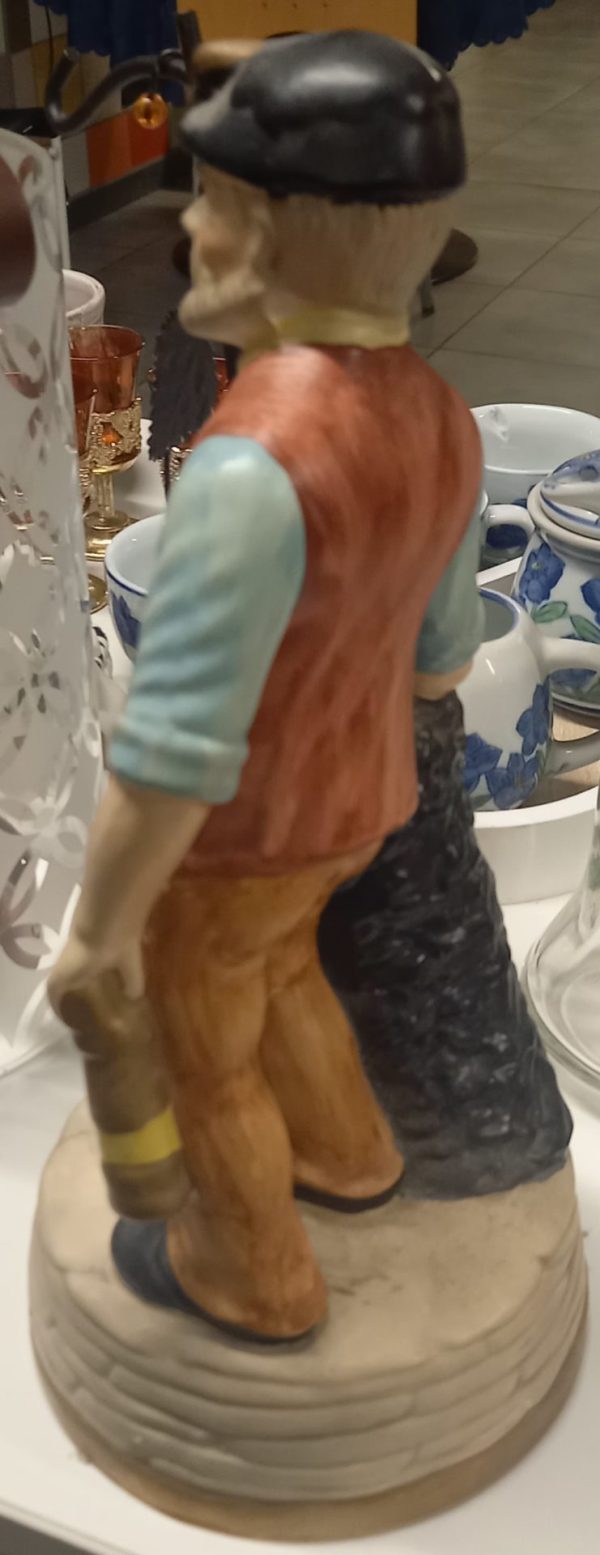 Statuette d'un mineur en résine. – Image 2