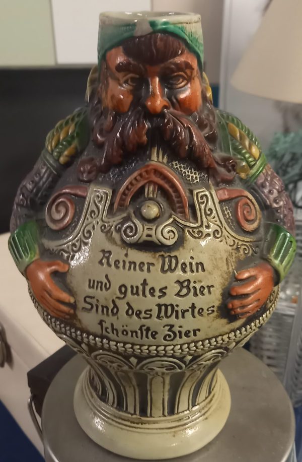 Cruche allemande en céramique.